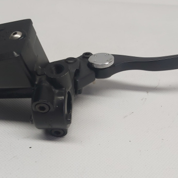 Hoofdremcilinder / Master cylinder