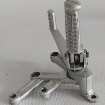 Voetsteun / Footrest hanger Front Brake Rh